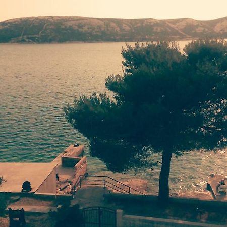 Sea Breeze Apartments With Private Beach And Boat Anchorage Stara Novalja Bagian luar foto