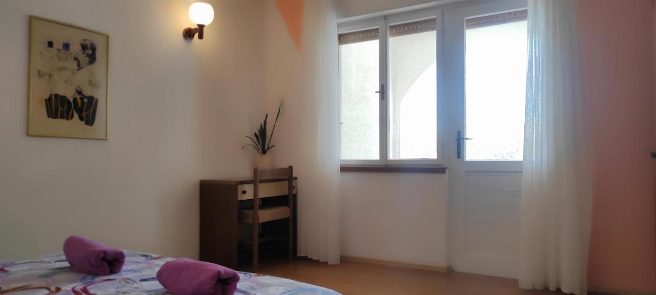 Sea Breeze Apartments With Private Beach And Boat Anchorage Stara Novalja Bagian luar foto