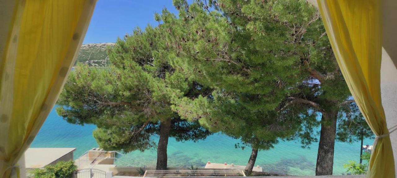 Sea Breeze Apartments With Private Beach And Boat Anchorage Stara Novalja Bagian luar foto