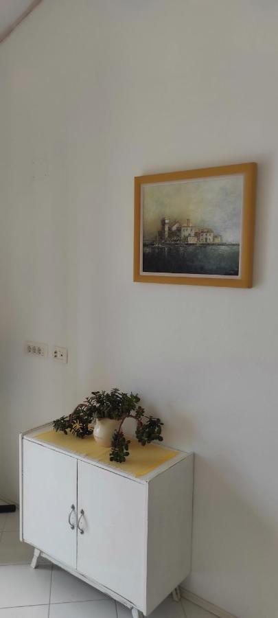 Sea Breeze Apartments With Private Beach And Boat Anchorage Stara Novalja Bagian luar foto