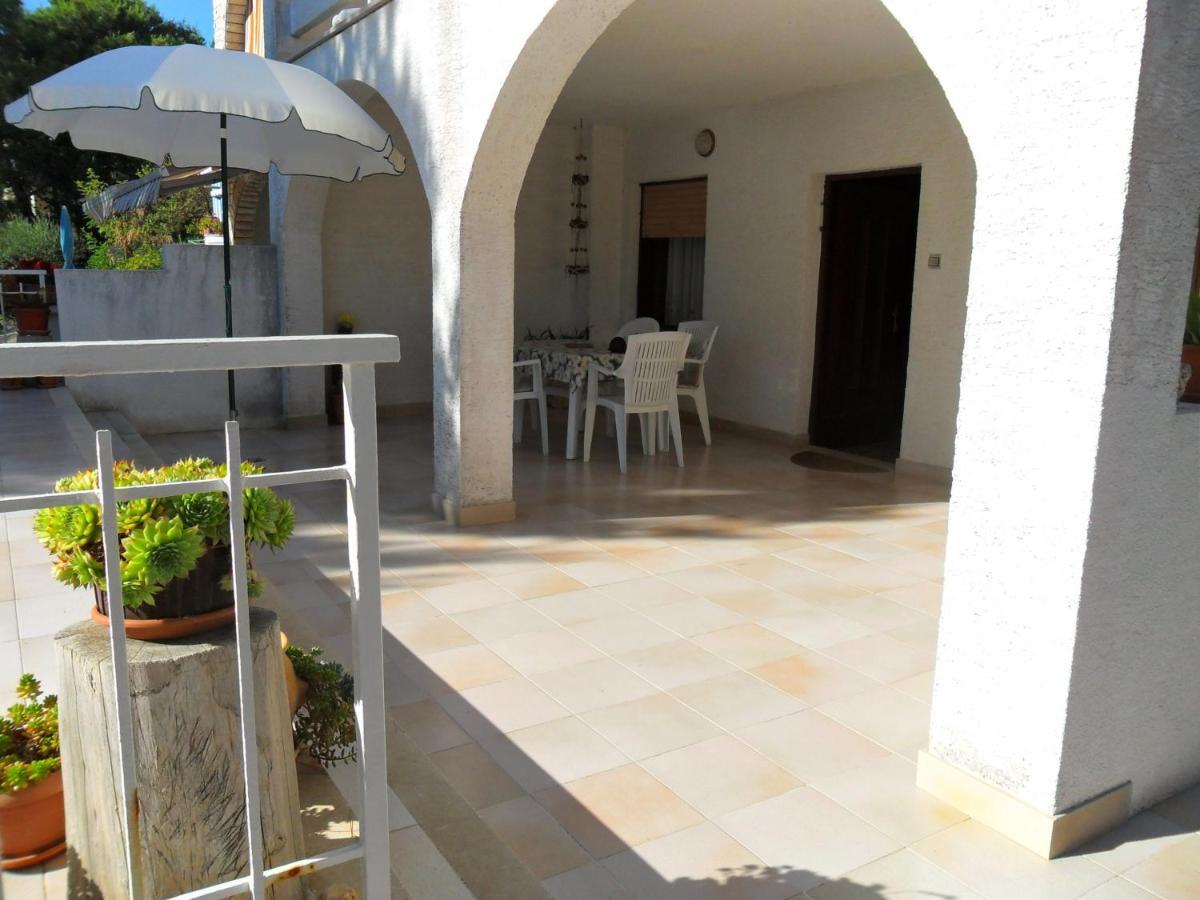 Sea Breeze Apartments With Private Beach And Boat Anchorage Stara Novalja Bagian luar foto