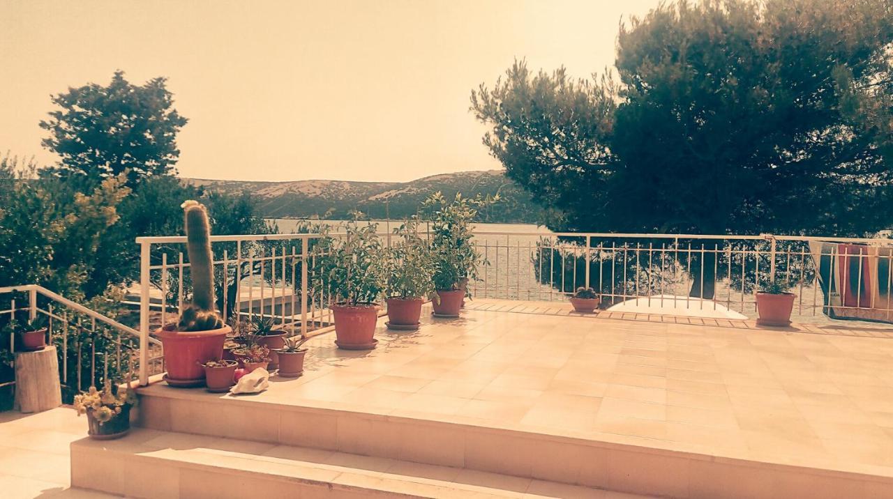 Sea Breeze Apartments With Private Beach And Boat Anchorage Stara Novalja Bagian luar foto