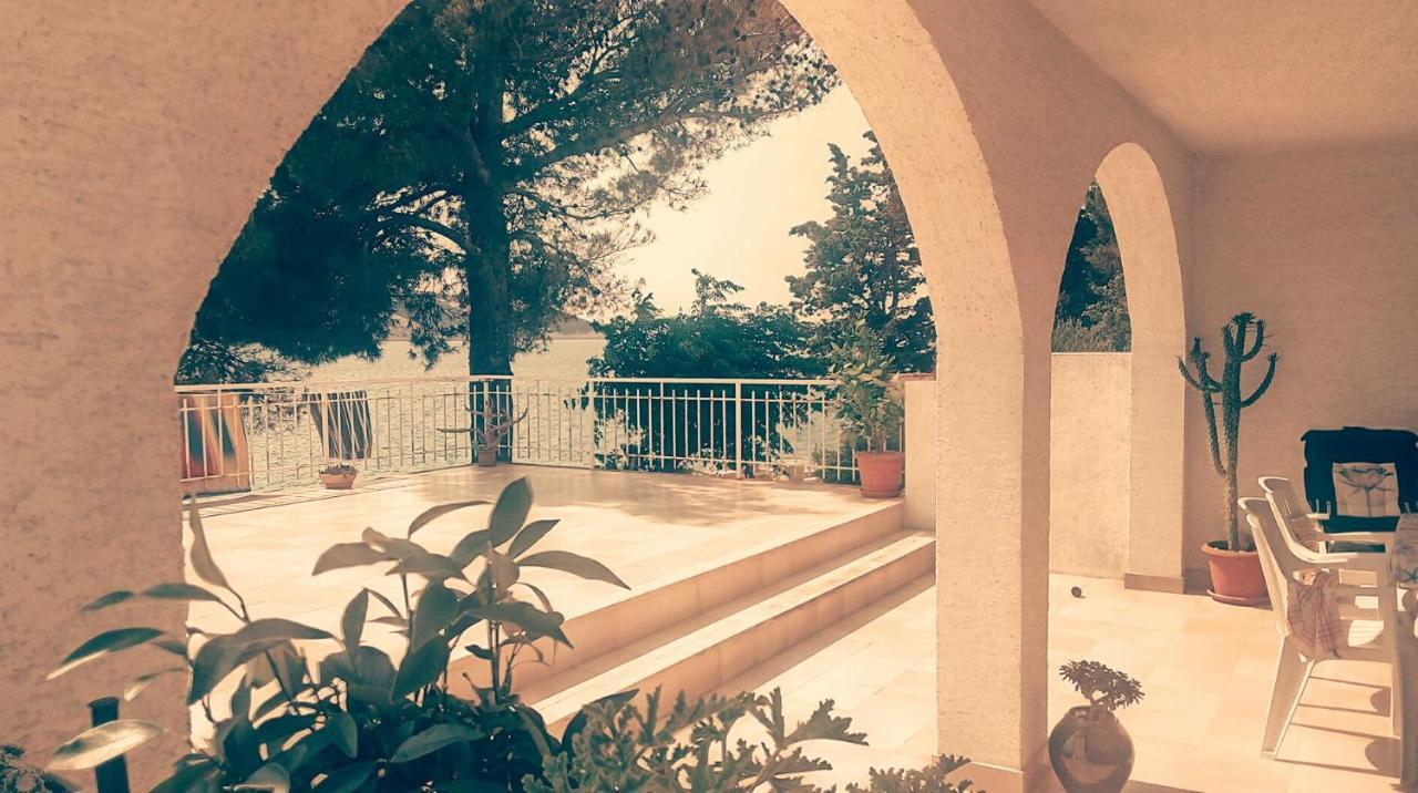 Sea Breeze Apartments With Private Beach And Boat Anchorage Stara Novalja Bagian luar foto