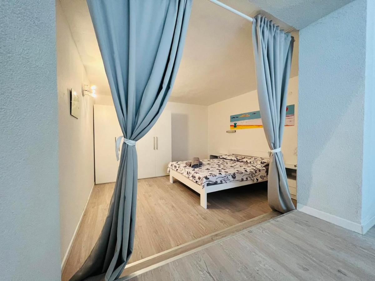 Sea Breeze Apartments With Private Beach And Boat Anchorage Stara Novalja Bagian luar foto