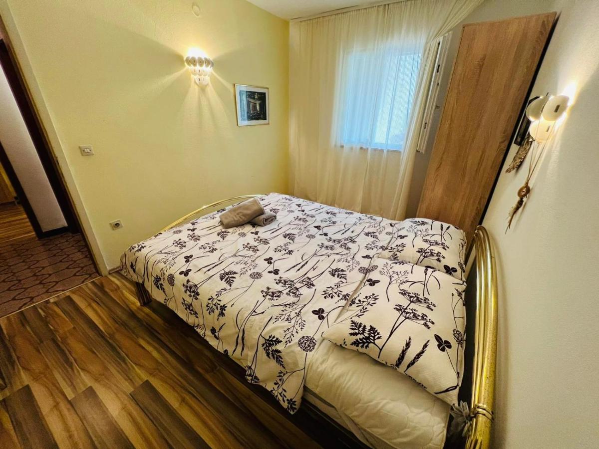 Sea Breeze Apartments With Private Beach And Boat Anchorage Stara Novalja Bagian luar foto