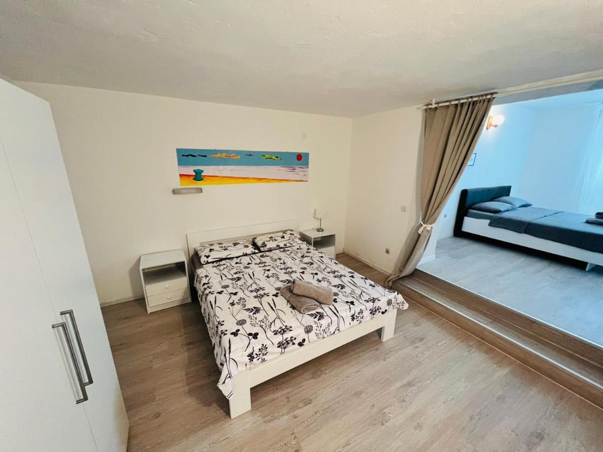 Sea Breeze Apartments With Private Beach And Boat Anchorage Stara Novalja Bagian luar foto