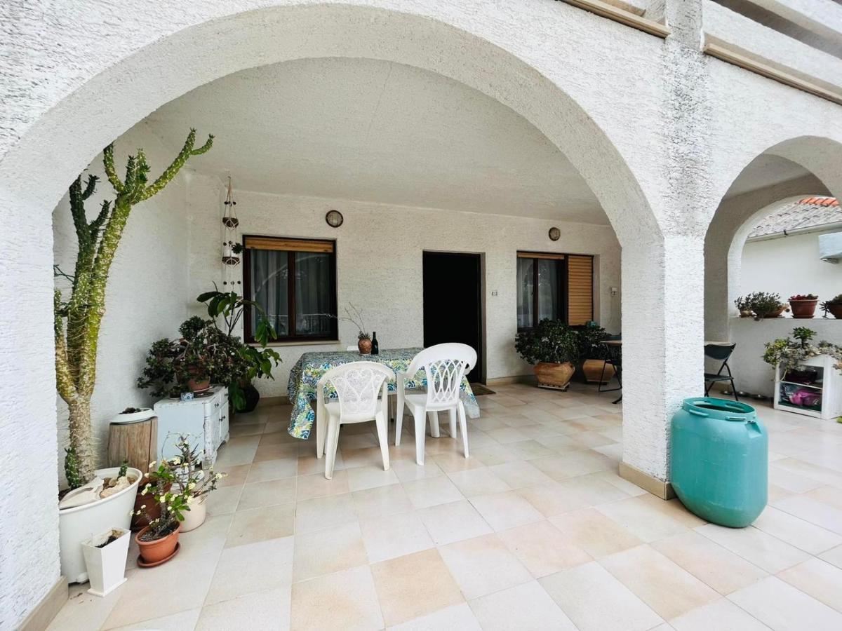 Sea Breeze Apartments With Private Beach And Boat Anchorage Stara Novalja Bagian luar foto