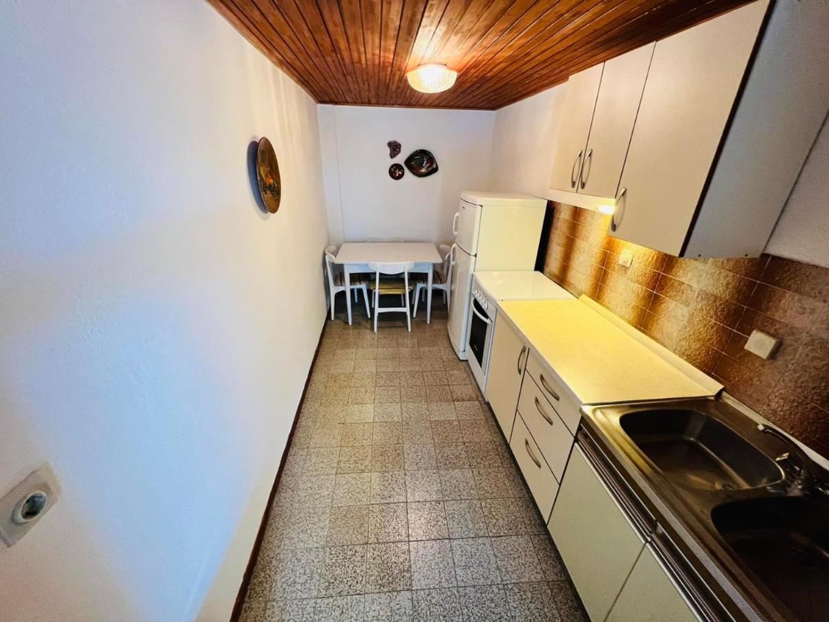 Sea Breeze Apartments With Private Beach And Boat Anchorage Stara Novalja Bagian luar foto
