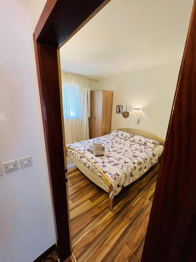Sea Breeze Apartments With Private Beach And Boat Anchorage Stara Novalja Bagian luar foto