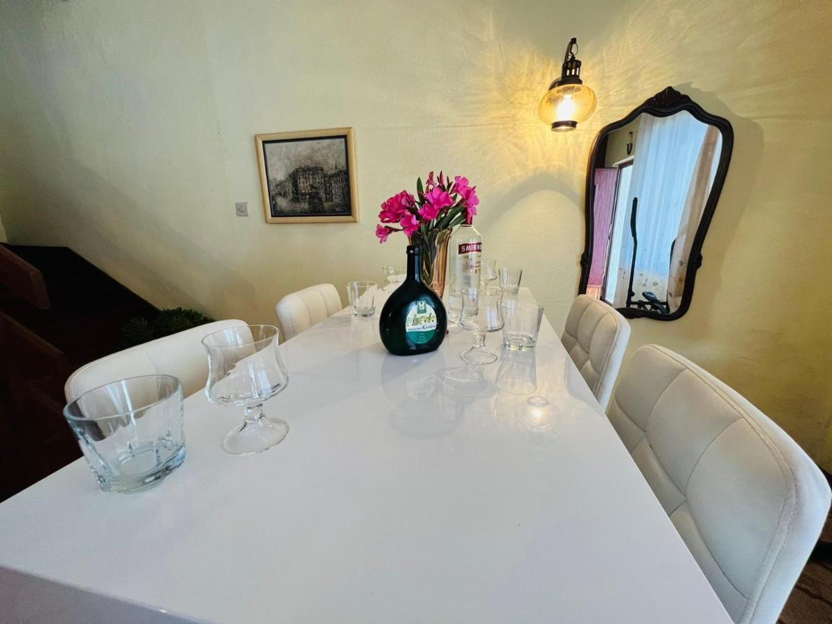 Sea Breeze Apartments With Private Beach And Boat Anchorage Stara Novalja Bagian luar foto