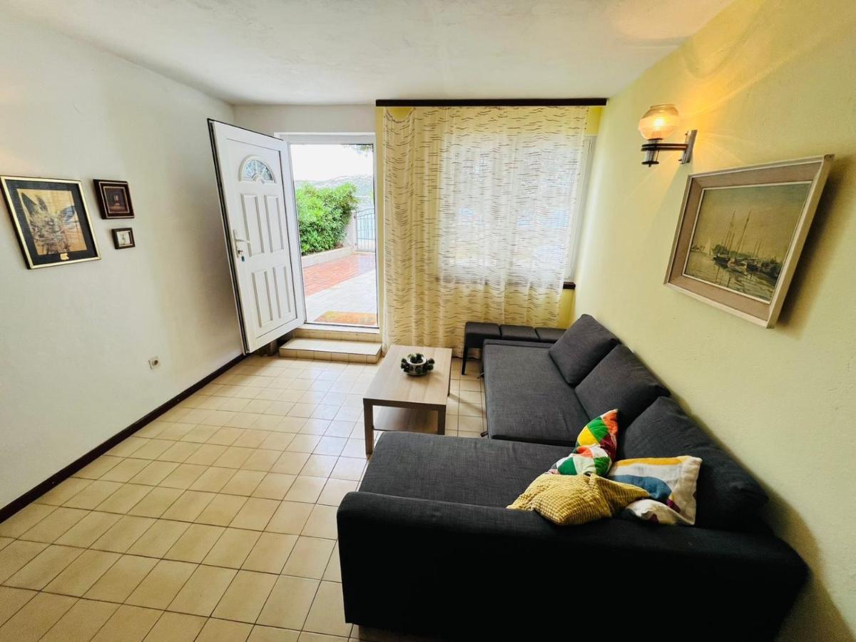 Sea Breeze Apartments With Private Beach And Boat Anchorage Stara Novalja Bagian luar foto