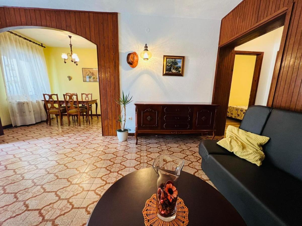 Sea Breeze Apartments With Private Beach And Boat Anchorage Stara Novalja Bagian luar foto