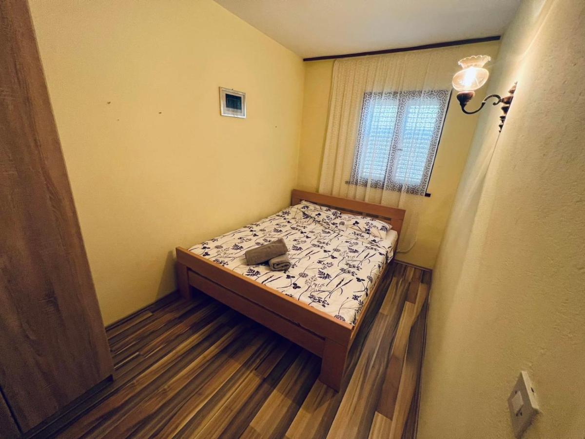 Sea Breeze Apartments With Private Beach And Boat Anchorage Stara Novalja Bagian luar foto