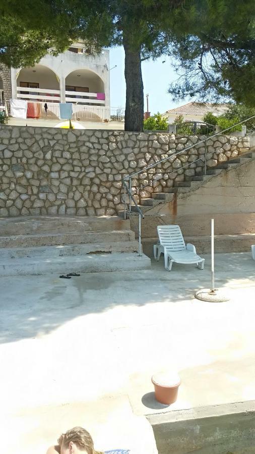 Sea Breeze Apartments With Private Beach And Boat Anchorage Stara Novalja Bagian luar foto
