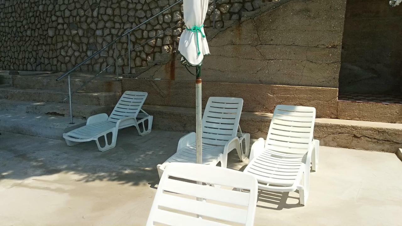 Sea Breeze Apartments With Private Beach And Boat Anchorage Stara Novalja Bagian luar foto