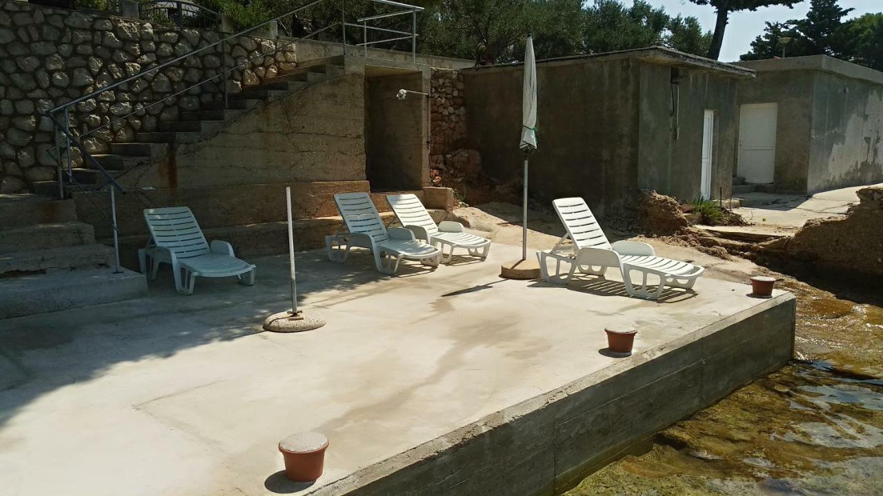 Sea Breeze Apartments With Private Beach And Boat Anchorage Stara Novalja Bagian luar foto