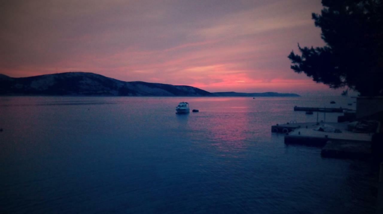 Sea Breeze Apartments With Private Beach And Boat Anchorage Stara Novalja Bagian luar foto